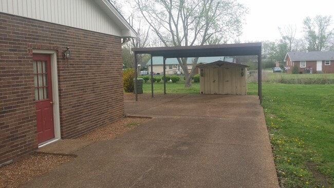 413 Oakdale Dr in Lebanon, TN - Building Photo - Building Photo