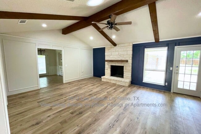 2917 Las Palmas Ln