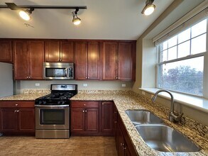 2 Itasca Place in Itasca, IL - Foto de edificio - Building Photo