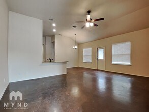 226 Kaspar Way in Canyon Lake, TX - Foto de edificio - Building Photo