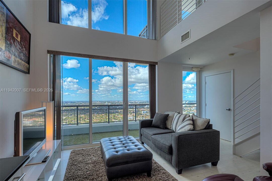 60 SW 13th St, Unit PH 4211 in Miami, FL - Building Photo