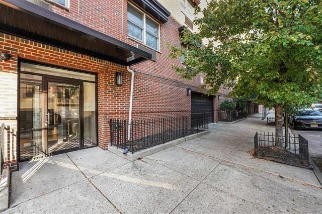 204 Grand St in Hoboken, NJ - Foto de edificio - Building Photo