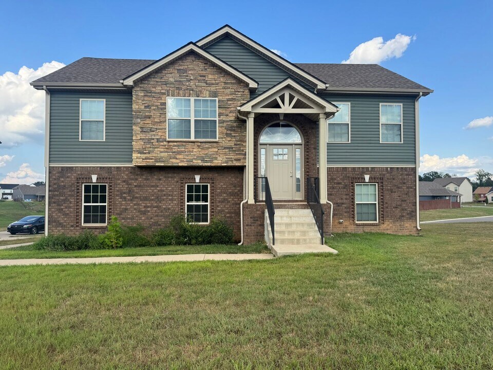 7 Dugger Dr in Clarksville, TN - Building Photo