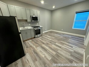 1499 N Shore Rd in Revere, MA - Building Photo - Building Photo