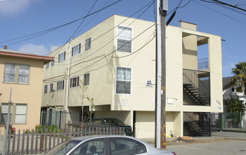 1723 28th Ave in Oakland, CA - Foto de edificio - Building Photo