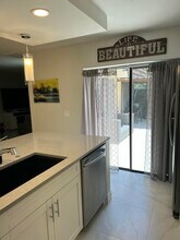 2101 21st Ln in Palm Beach Gardens, FL - Foto de edificio - Building Photo