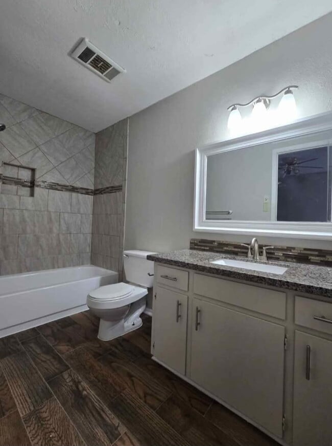 7455 Calder Ave in Beaumont, TX - Building Photo - Building Photo