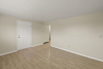 4060 Airport Rd in Colorado Springs, CO - Foto de edificio - Building Photo