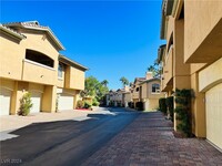 8721 Red Brook Dr in Las Vegas, NV - Building Photo - Building Photo