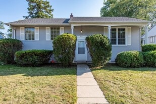 2713 W Vermont Ave in Waukegan, IL - Building Photo