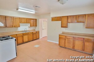 1216 W Craig Pl in San Antonio, TX - Building Photo - Building Photo