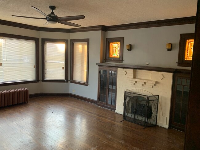 8204 S Sangamon St, Unit 1 in Chicago, IL - Foto de edificio - Building Photo