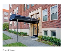 Carlyle Apartments in Seattle, WA - Foto de edificio - Building Photo