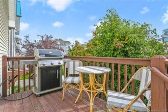 25 Penfield Pl in Fairfield, CT - Building Photo - Building Photo