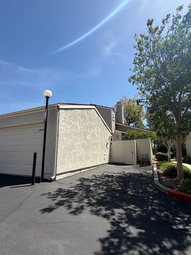 14987 Campus Park Dr in Moorpark, CA - Building Photo - Building Photo