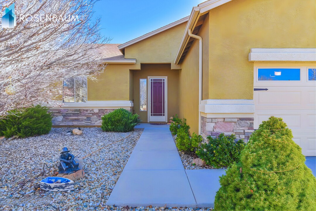 Gorgeous 3-bedrooms, 2-baths home in the desirable Granville community of Prescott Valley! in Prescott Valley, AZ - Building Photo