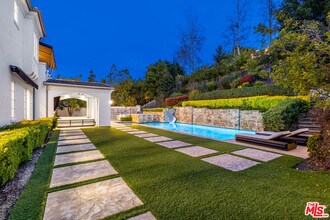 25490 Prado De Las Bellotas in Calabasas, CA - Building Photo - Building Photo