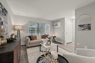 Huntington House Apartments in Riverview, MI - Building Photo - Building Photo