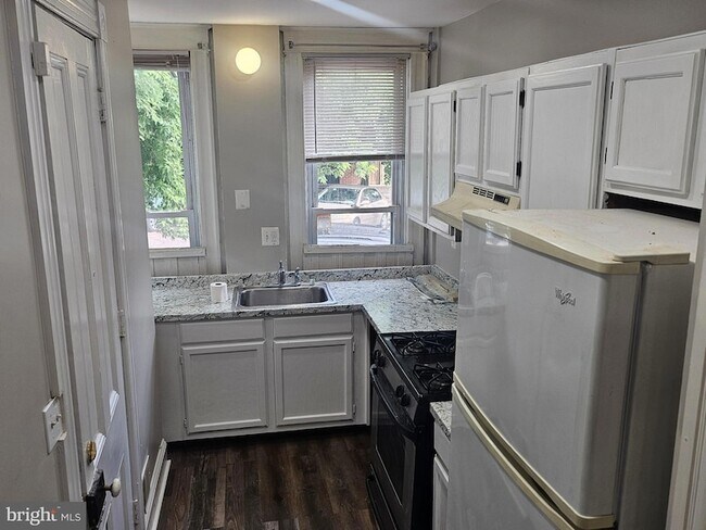 2215 E Fairmount Ave in Baltimore, MD - Building Photo - Building Photo