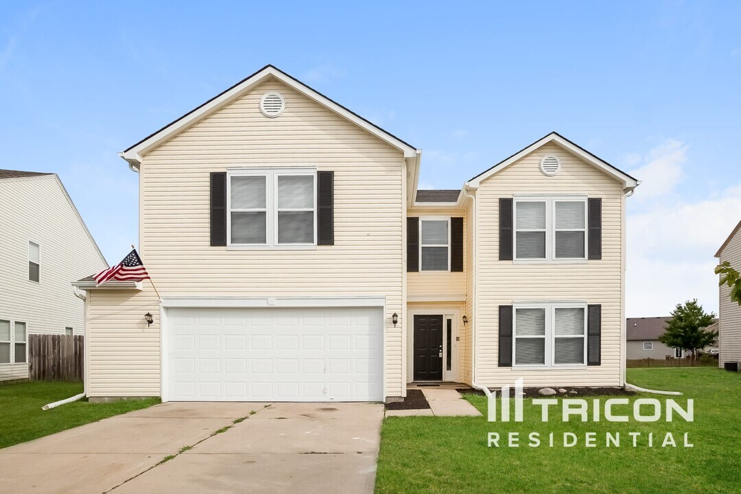6880 W Littleton Dr in McCordsville, IN - Building Photo