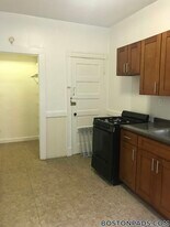 11 Mt Hood Rd, Unit 6 in Boston, MA - Building Photo