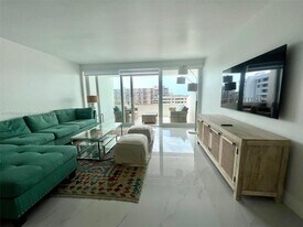 155 Ocean Ln Dr in Key Biscayne, FL - Building Photo