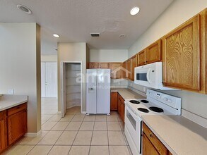 6101 41st St E in Bradenton, FL - Foto de edificio - Building Photo