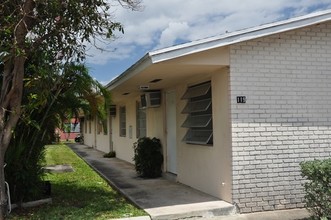 115-119 NE 5th St in Pompano Beach, FL - Building Photo - Building Photo