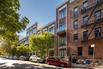 182 15th St in Brooklyn, NY - Foto de edificio - Building Photo