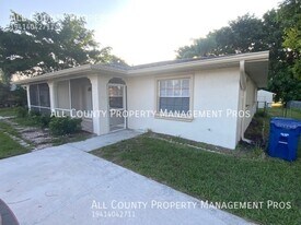 199 Golf Club Ln in Venice, FL - Building Photo
