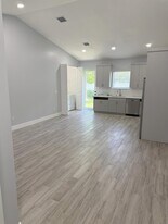 4323 Barbridge Rd in West Palm Beach, FL - Building Photo