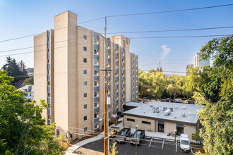 Dahlke Manor in Portland, OR - Building Photo - Building Photo