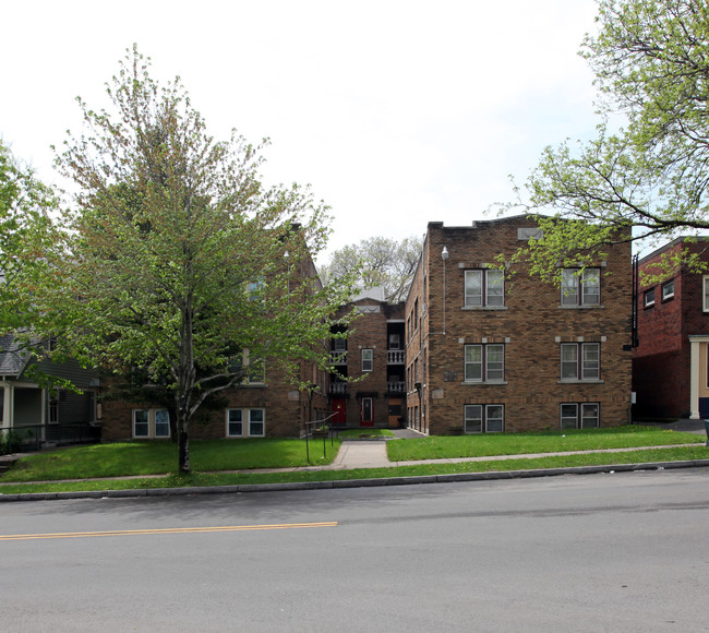 1955 E Main St in Rochester, NY - Foto de edificio - Building Photo