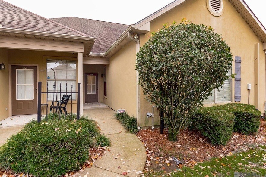 809 Summer Breeze Dr, Unit 1602 in Baton Rouge, LA - Building Photo