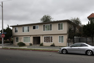 303 N Bush St in Anaheim, CA - Building Photo