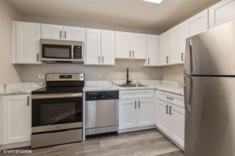 Luna Park in Gurnee, IL - Foto de edificio - Building Photo