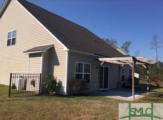 246 Savannah Ln in Richmond Hill, GA - Foto de edificio - Building Photo