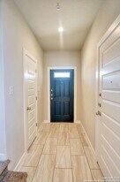 8302 V. Verona, Unit 5 in San Antonio, TX - Building Photo