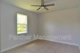1012 San Cristobal Ave in Punta Gorda, FL - Foto de edificio - Building Photo