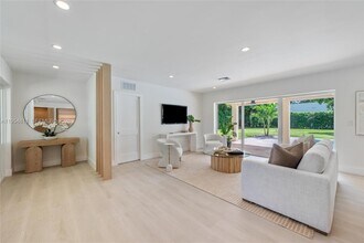 7460 SW 126th St in Pinecrest, FL - Building Photo - Building Photo