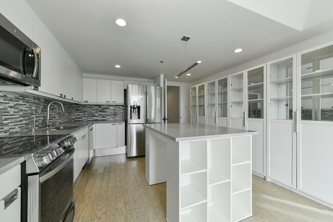 220 Boylston St in Boston, MA - Building Photo - Building Photo