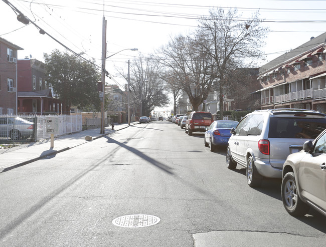 872 E 225th in Bronx, NY - Building Photo - Building Photo