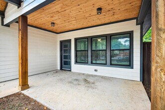 211 W Murray St in Denison, TX - Building Photo - Building Photo