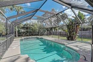 2545 Venice Dr in Palm Beach Gardens, FL - Building Photo