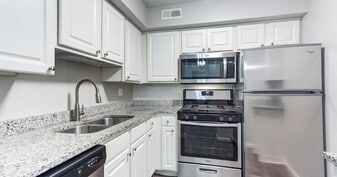 Briarbrook in Wheaton, IL - Building Photo