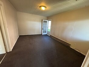 118 E Victoria Ave in Burlington, WA - Building Photo - Building Photo