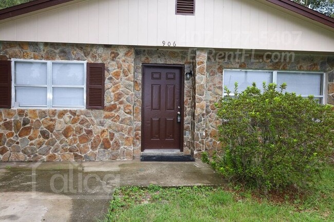 property at 906 S Holly Ave