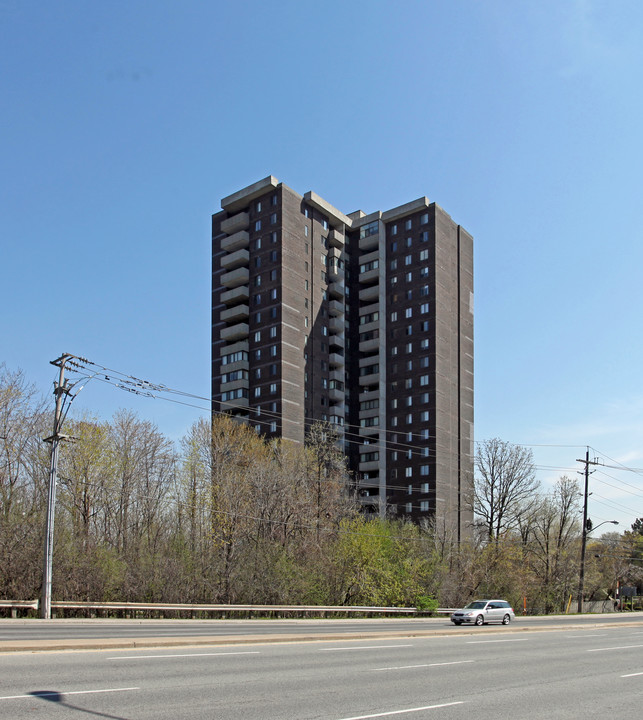 Crossroads Condo in Toronto, ON - Building Photo