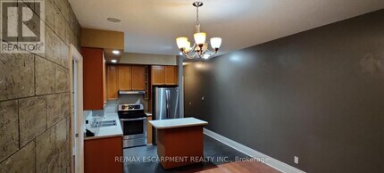 5229 Dundas St W in Toronto, ON - Building Photo - Building Photo