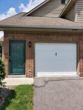 18750 Brookfield Lake Dr in Brookfield, WI - Building Photo - Building Photo